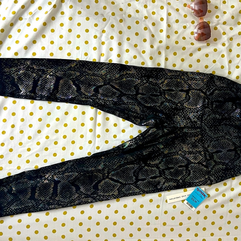 Color: Black and Iredescent